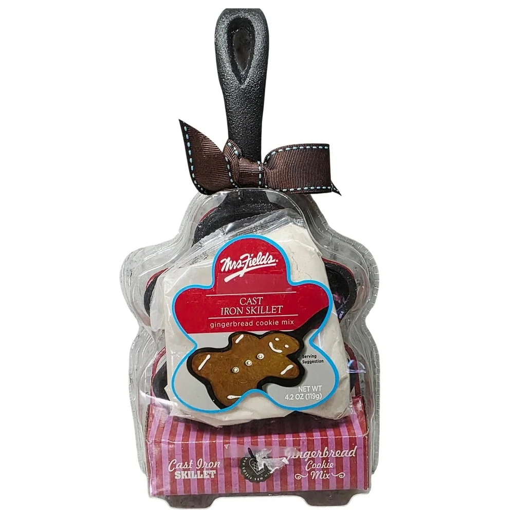 Mrs Fields Retro Gingerbread Cookie Mix with Mini Cast Iron Skillet Gift Set NEW